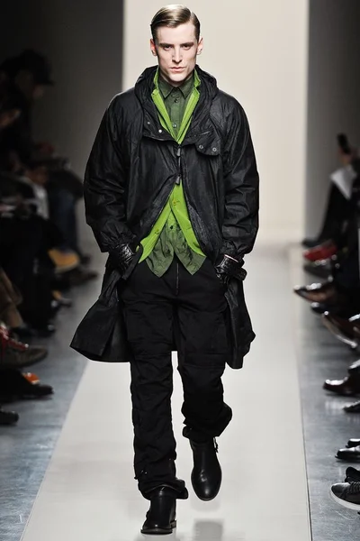 Look 28